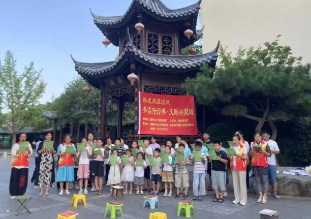 河南南阳：40多处公益晨读点书声琅琅 丰盈暑期生活