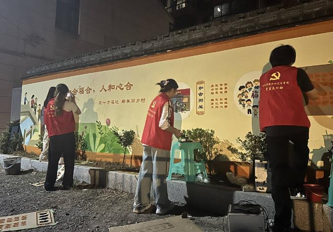 从爱心粥屋到深夜画墙，宁波大学生用青春“笔”答乡村振兴卷